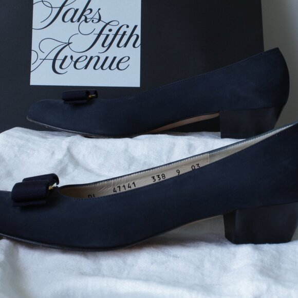 Salvatore Ferragamo Vintage Womens Narrow Fit 3cm Heel Lillaz 9 AA Navy Suede - Picture 6 of 9